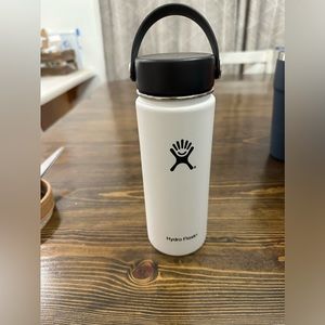 Hydroflask 18oz white
